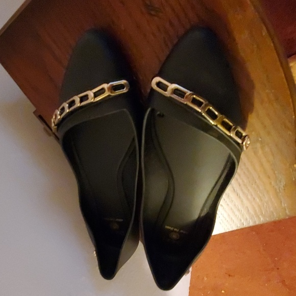 Dizzy Black Shoes- flats - Picture 2 of 6